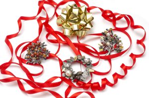 Le spille natalizie gioielli da regalare per le prossime feste